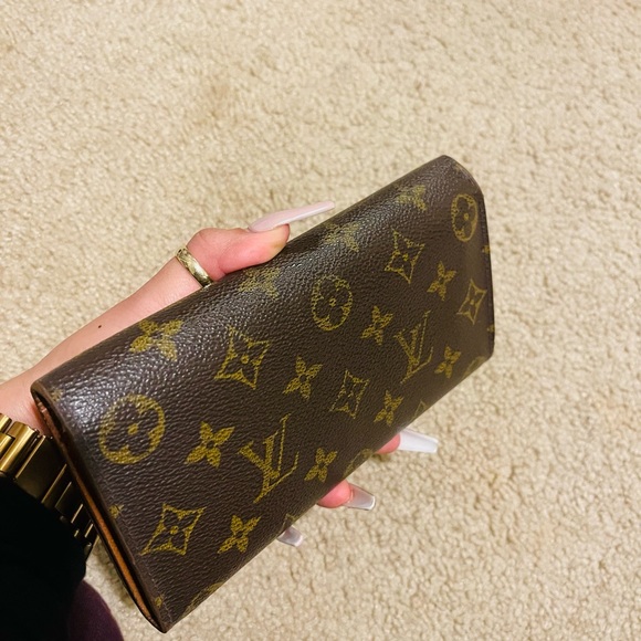 Louis Vuitton Crossbody - Picture 2 of 11